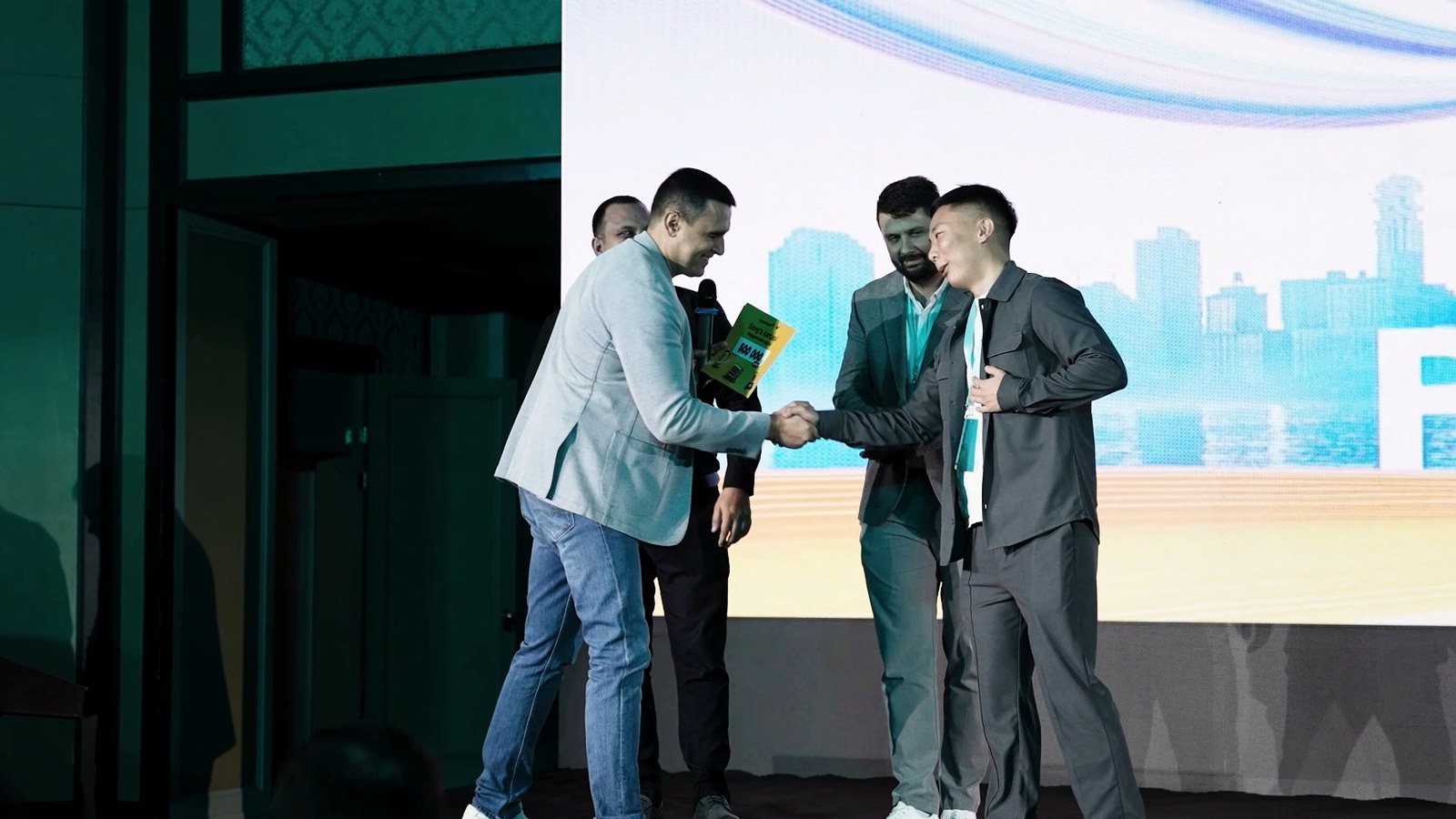 BTL-кампания для федеральной розницы: как работа в точках помогает бренду слышать рынок — Besson Agency