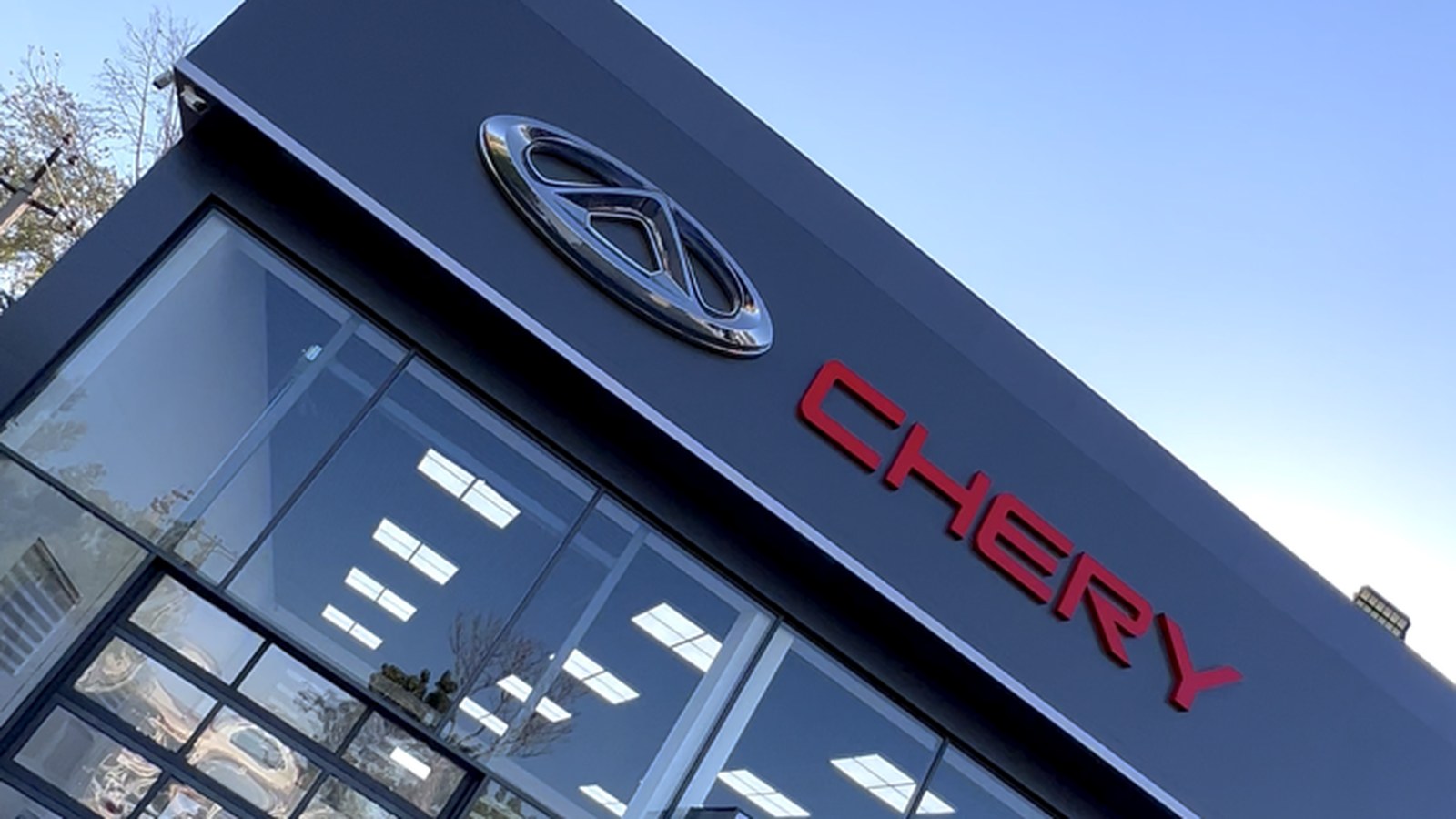 Бренд-зона и открытие автосалона Chery — POSM материалы Besson Agency